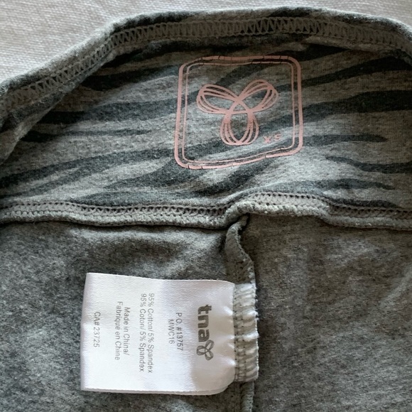 Aritzia TNA Leggings in Tiger Print - Picture 6 of 9